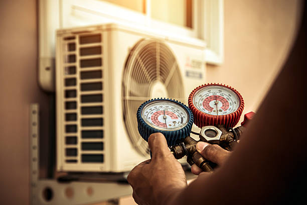 Professional Hvac Installation technician working in Bushnell, FL